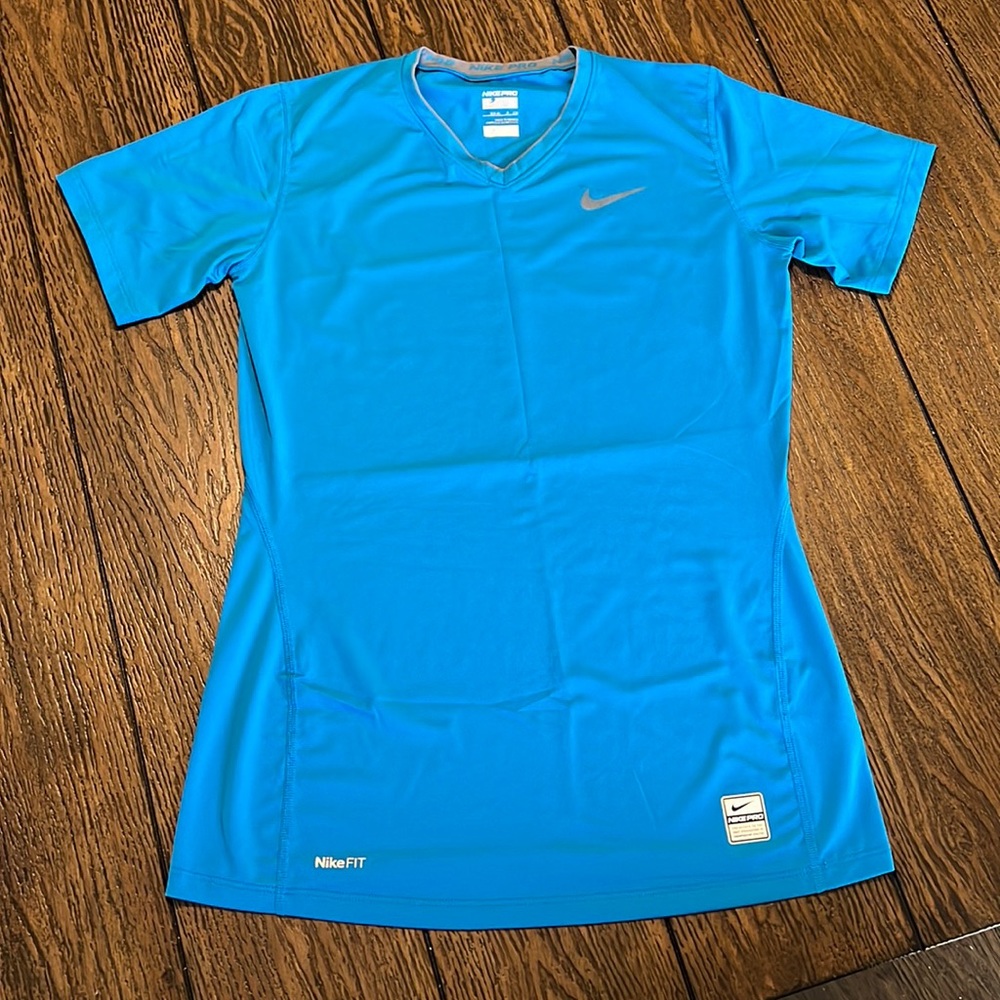 Nike pro athletic fit top size S